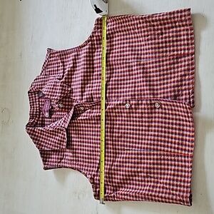 Sleeveless crop top plaid